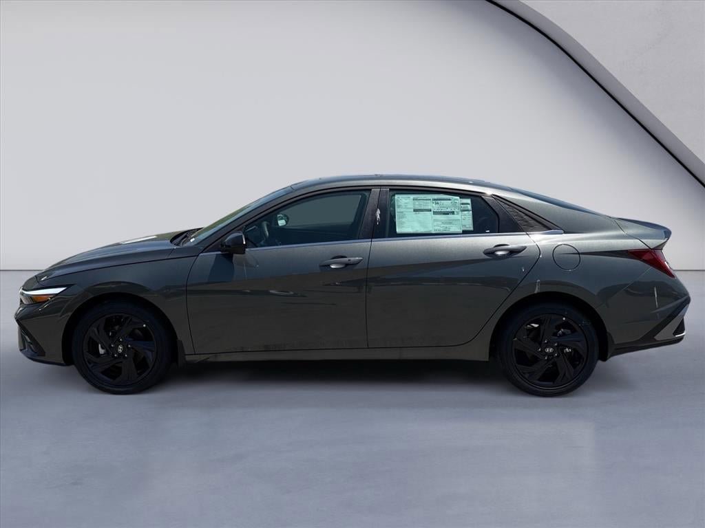 New 2026 Hyundai Elantra SEL Sport FWD image 2