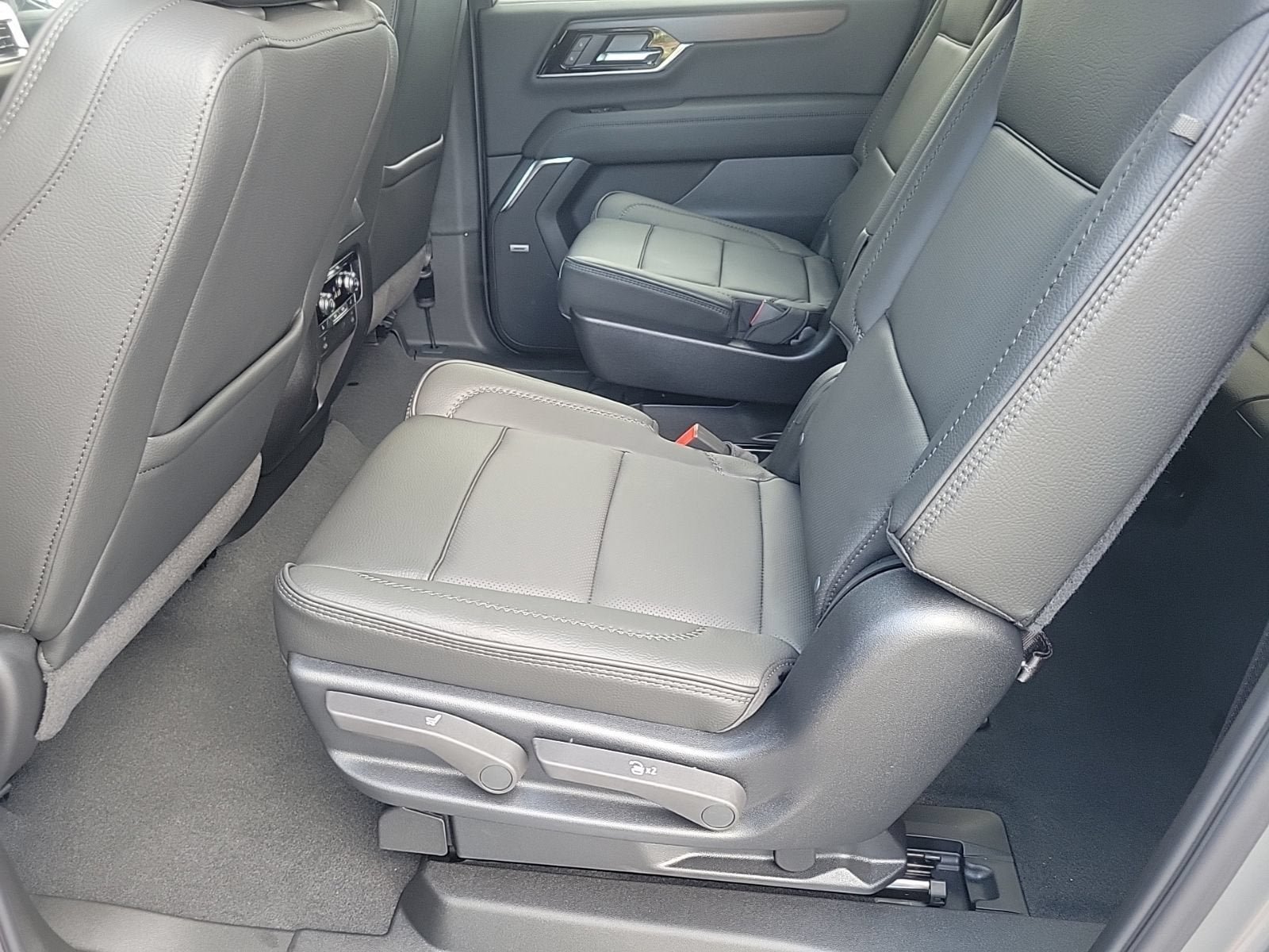 New 2026 GMC Yukon XL Denali RWD image 11