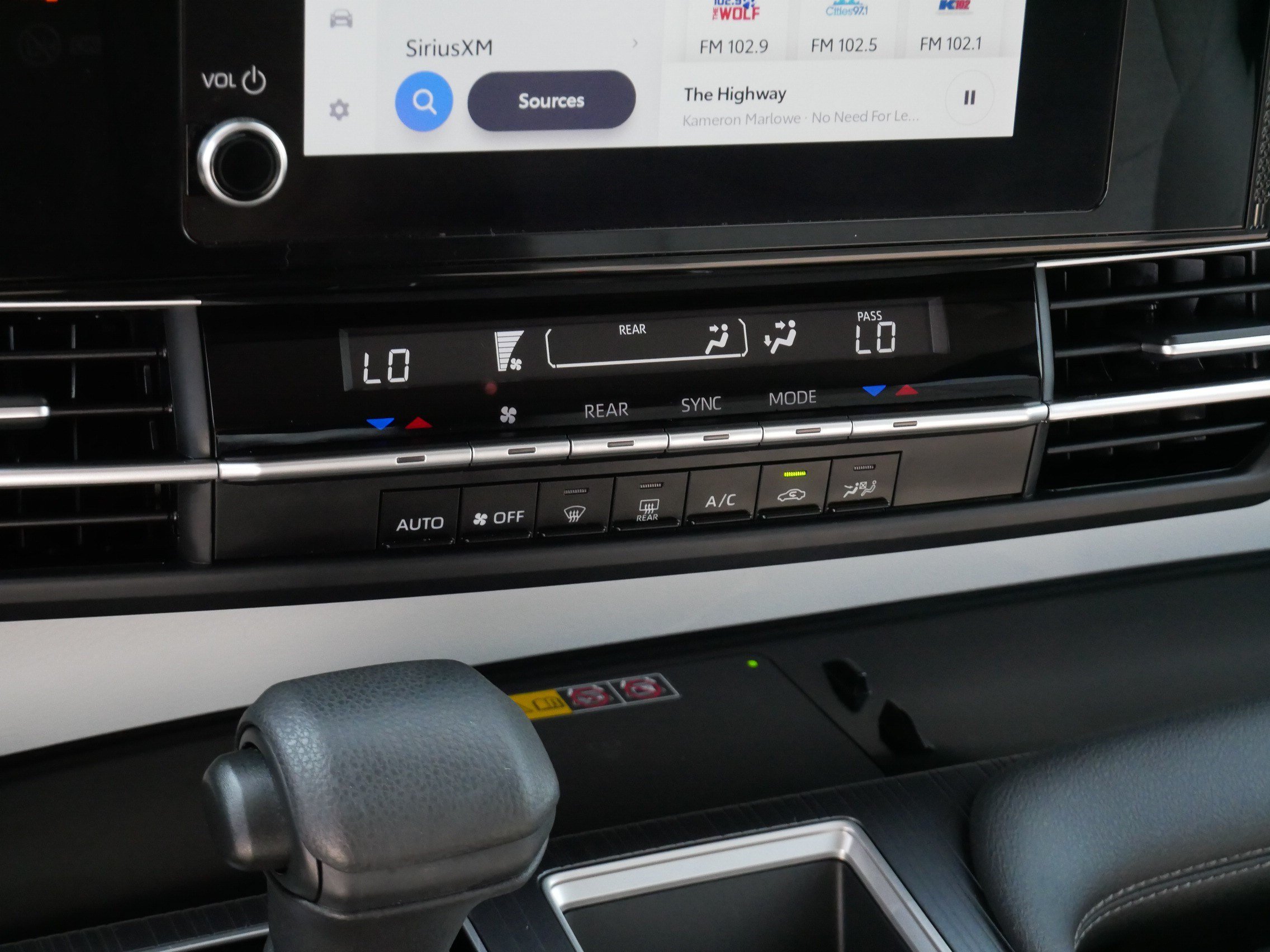Certified 2025 Toyota Sienna LE FWD image 23