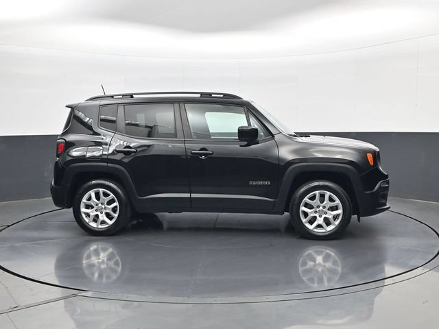 Used 2018 Jeep Renegade Latitude w/ Cold Weather Group AWD/4WD image 4