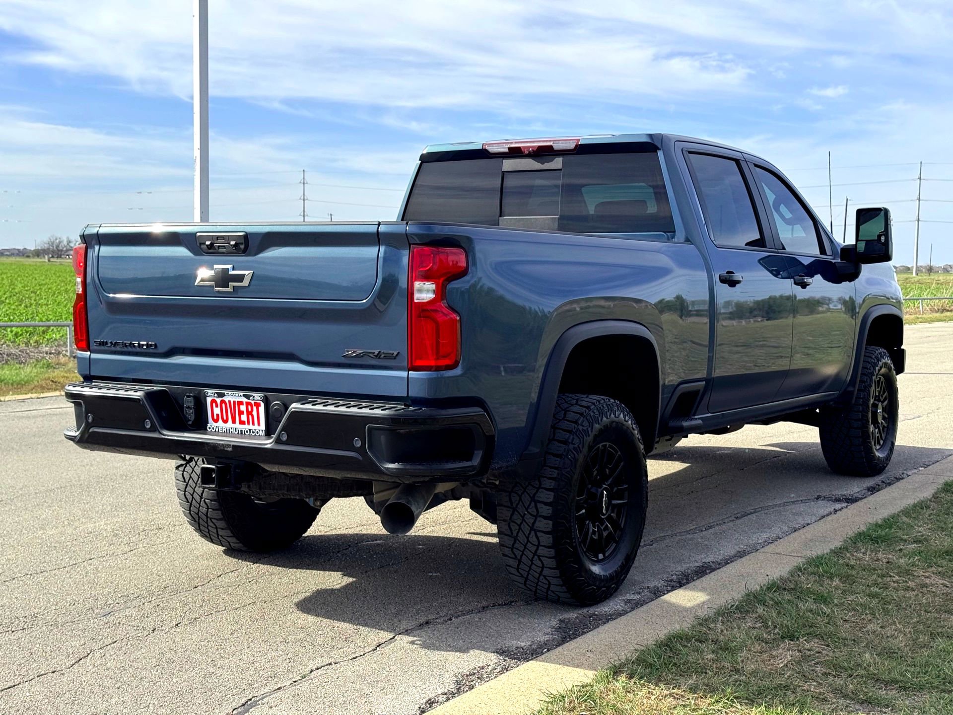 Used 2024 Chevrolet Silverado 2500 ZR2 w/ Technology Package image 8