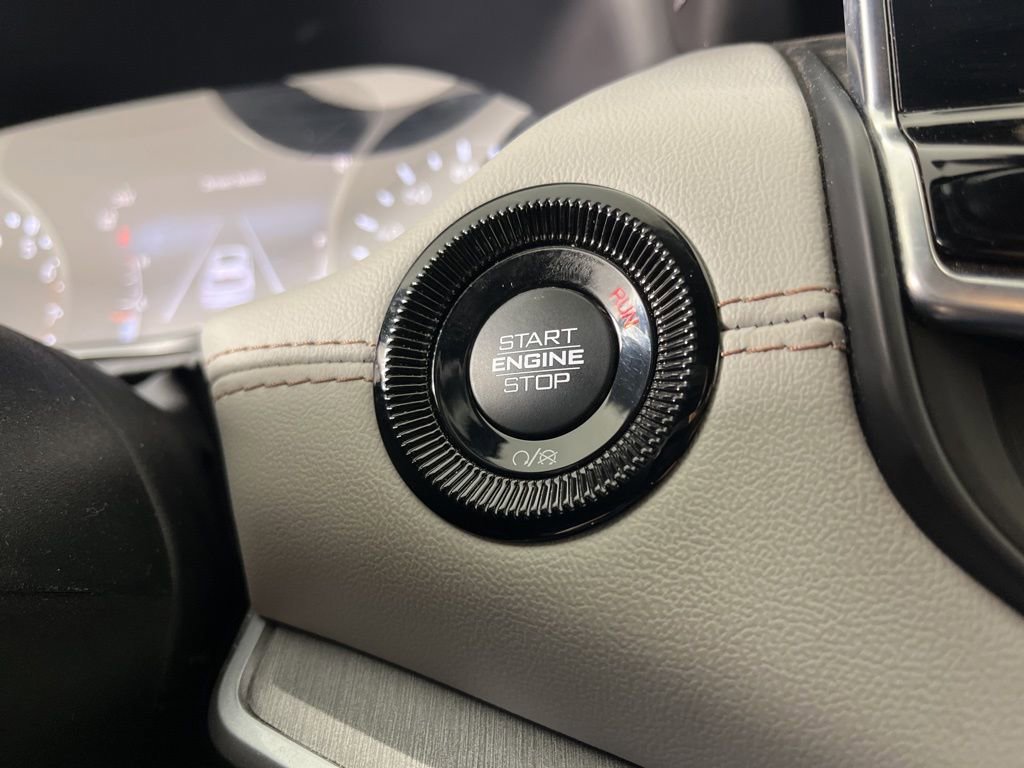 Used 2025 Jeep Compass Limited AWD/4WD image 32