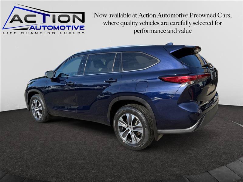 Used 2021 Toyota Highlander XLE AWD/4WD image 6