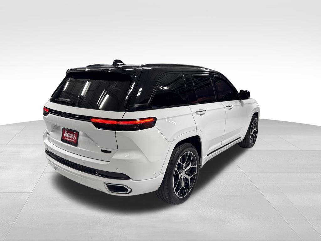 Used 2023 Jeep Grand Cherokee Summit AWD/4WD image 9