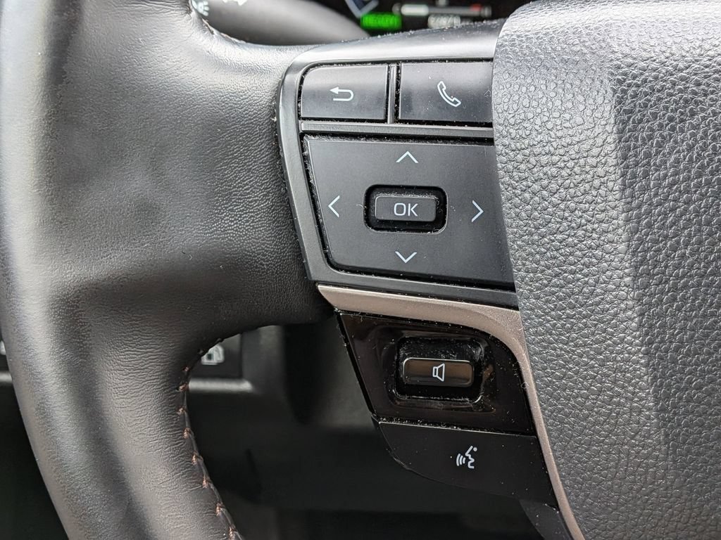 Used 2025 Toyota Camry XLE AWD/4WD image 16