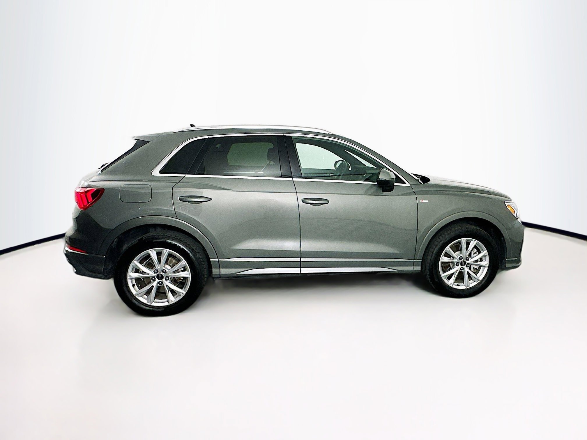 Used 2025 Audi Q3 2.0T Premium image 10