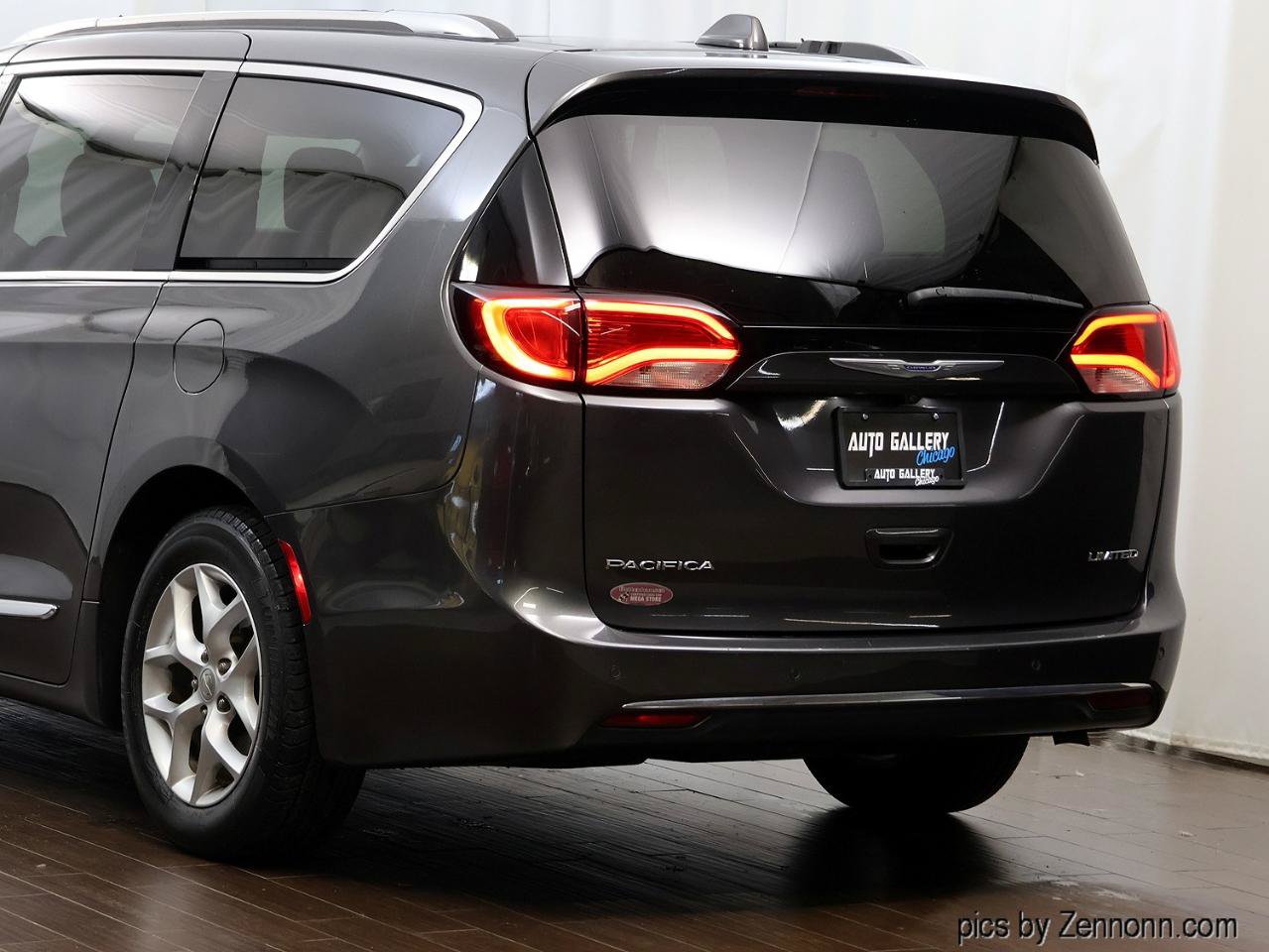Used 2019 Chrysler Pacifica Limited FWD image 8