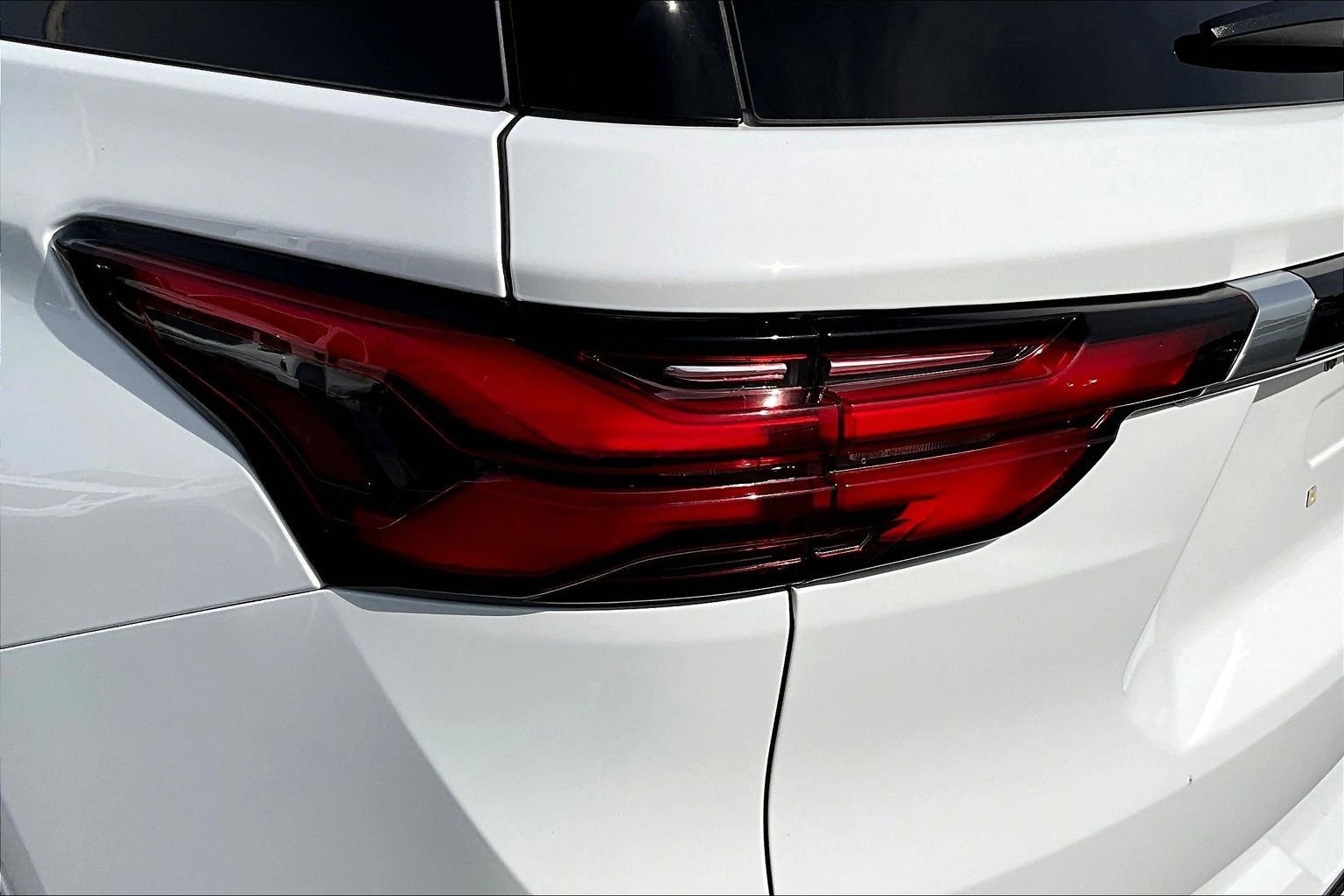 Used 2023 Chevrolet Traverse Premier image 32