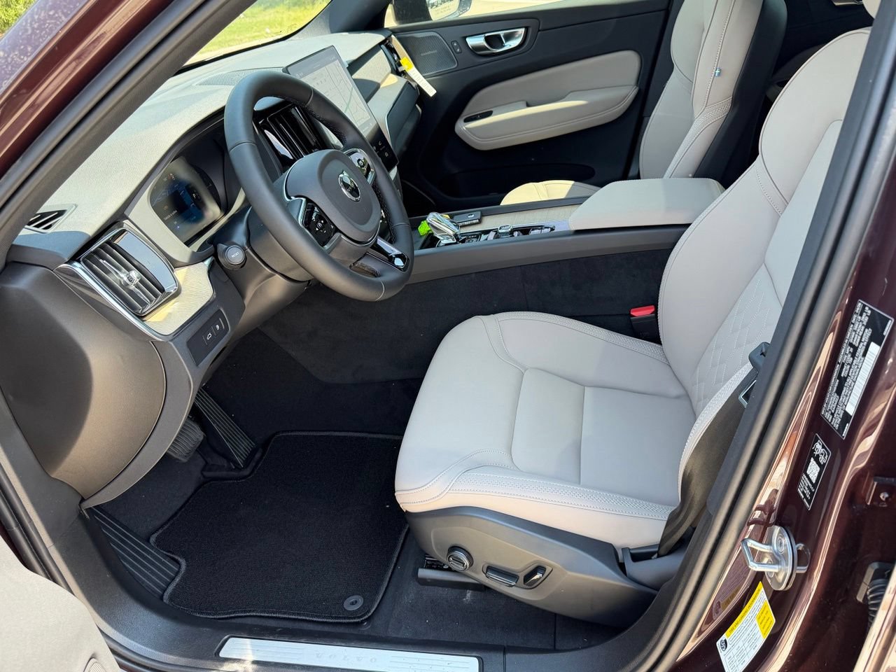 New 2026 Volvo XC60 T8 Plus w/ Protection Package Premier AWD/4WD image 14