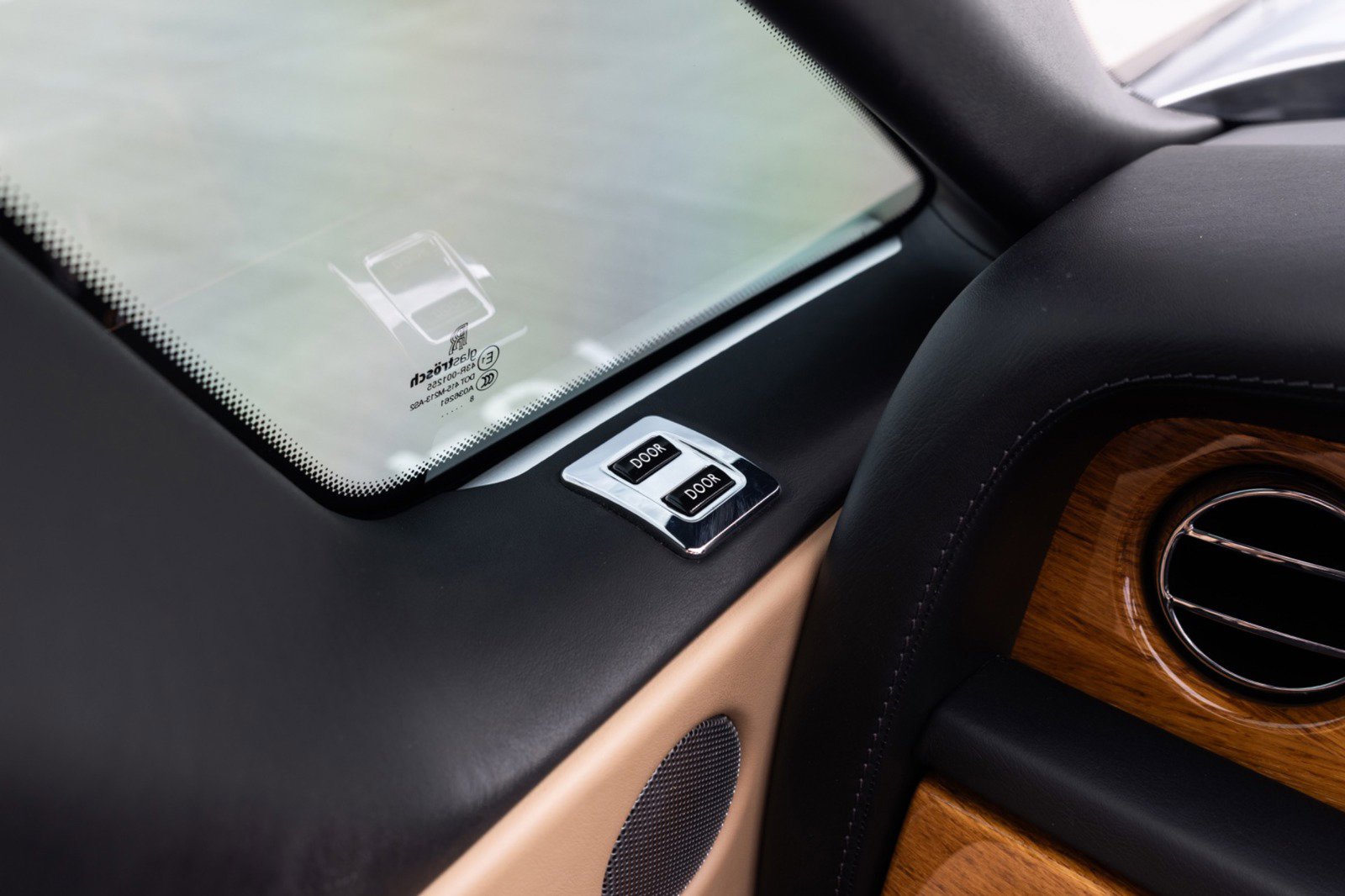 Used 2009 Rolls-Royce Phantom Drophead Coupe RWD image 47