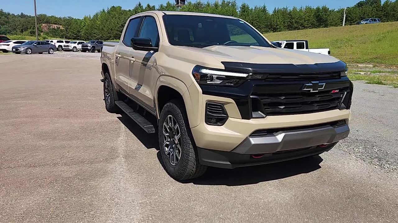 Used 2024 Chevrolet Colorado Z71 w/ Z71 Convenience Package 2 AWD/4WD image 8