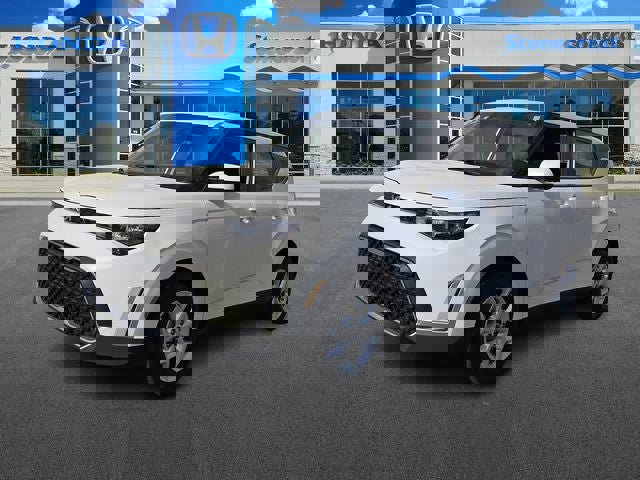 Used 2025 Kia Soul LX image 1