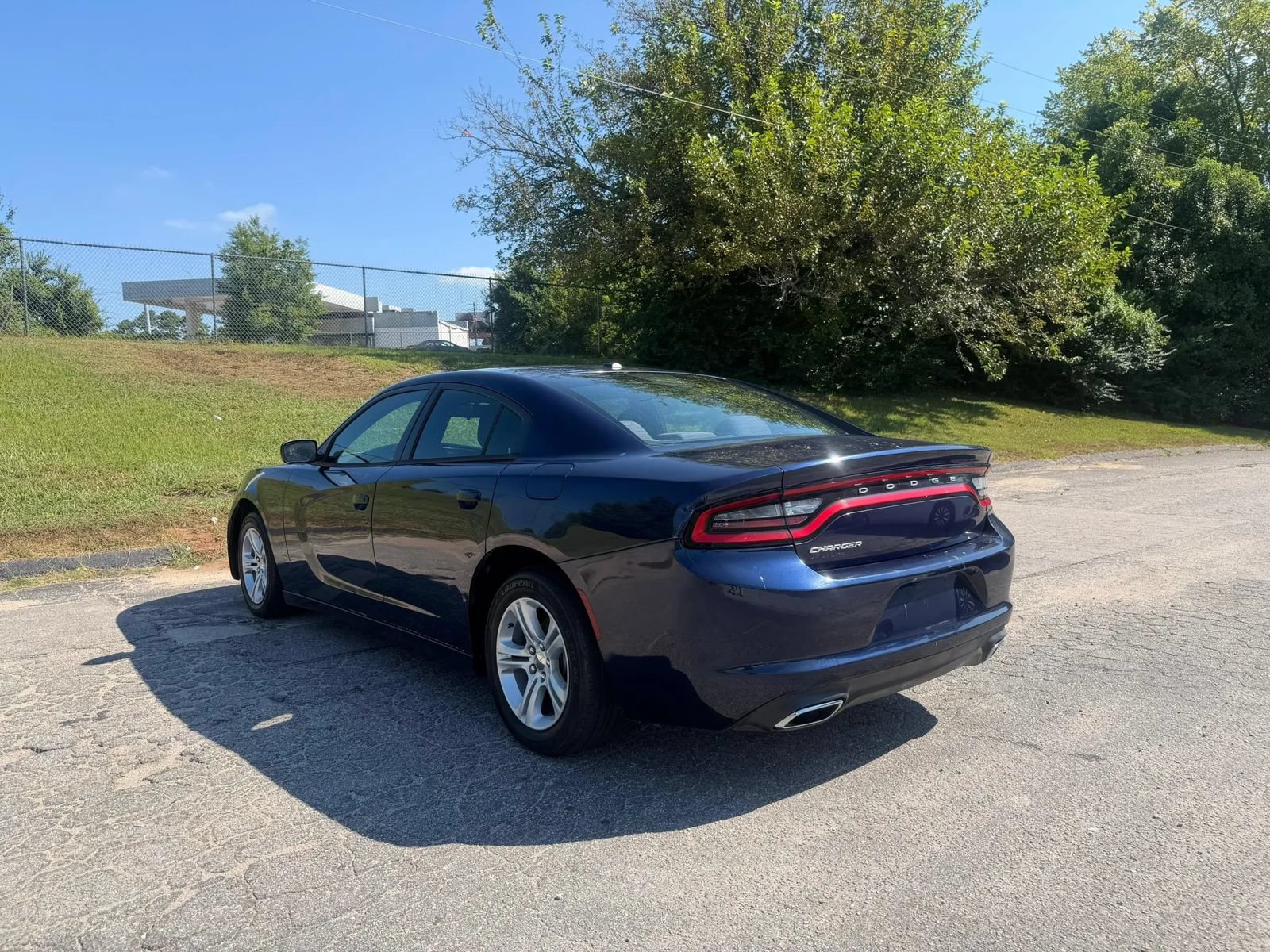 Used 2015 Dodge Charger SE RWD image 6