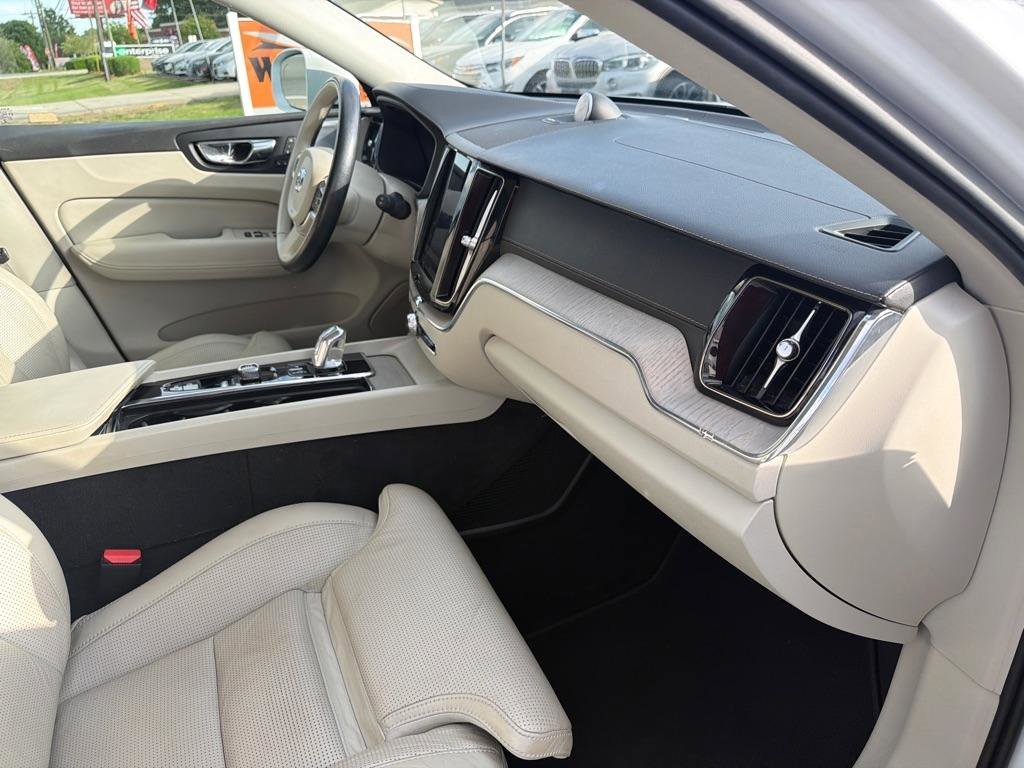 Used 2018 Volvo XC60 T8 Inscription w/ Luxury Seat Package AWD/4WD image 16