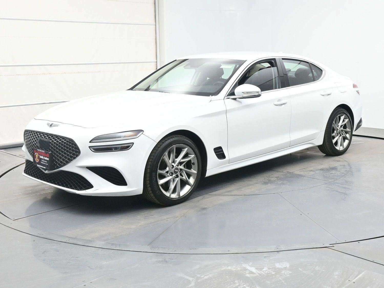 Used 2022 Genesis G70 2.0T image 1