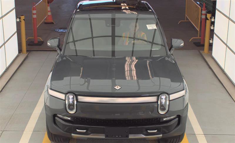 Used 2023 Rivian R1T Adventure image 3
