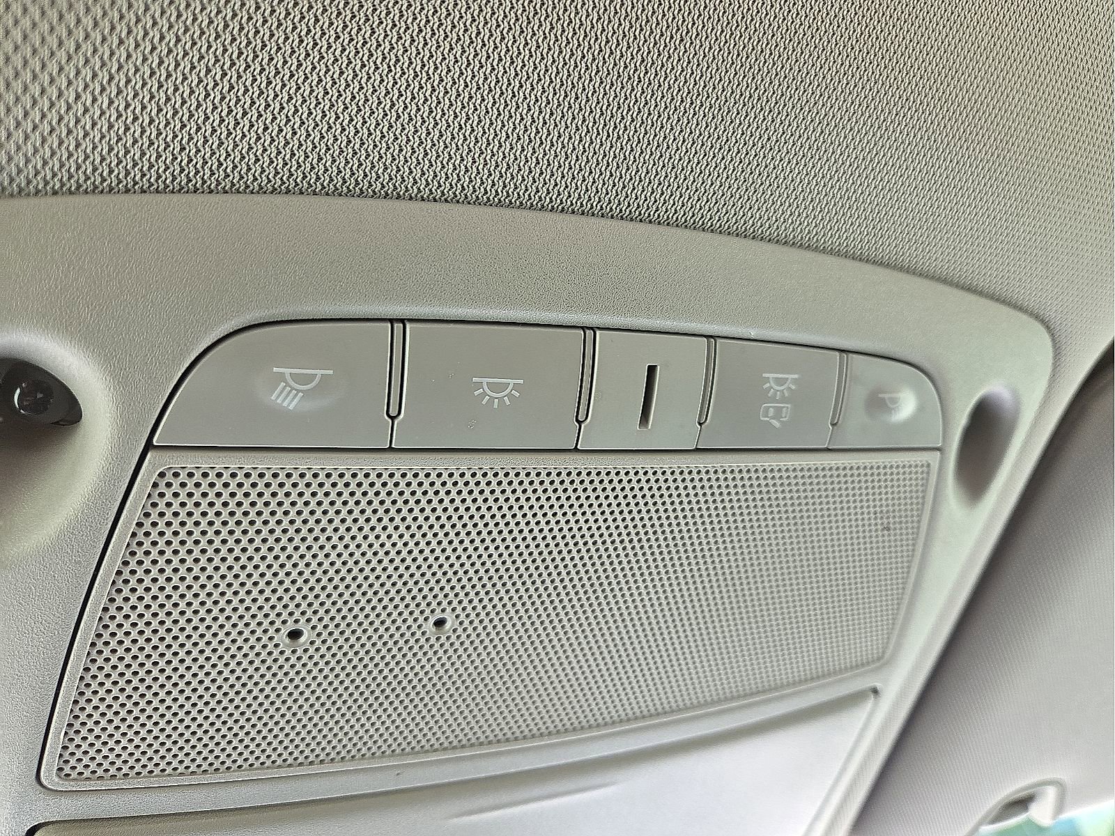 Used 2018 Nissan Rogue SV w/ Premium Package FWD image 22