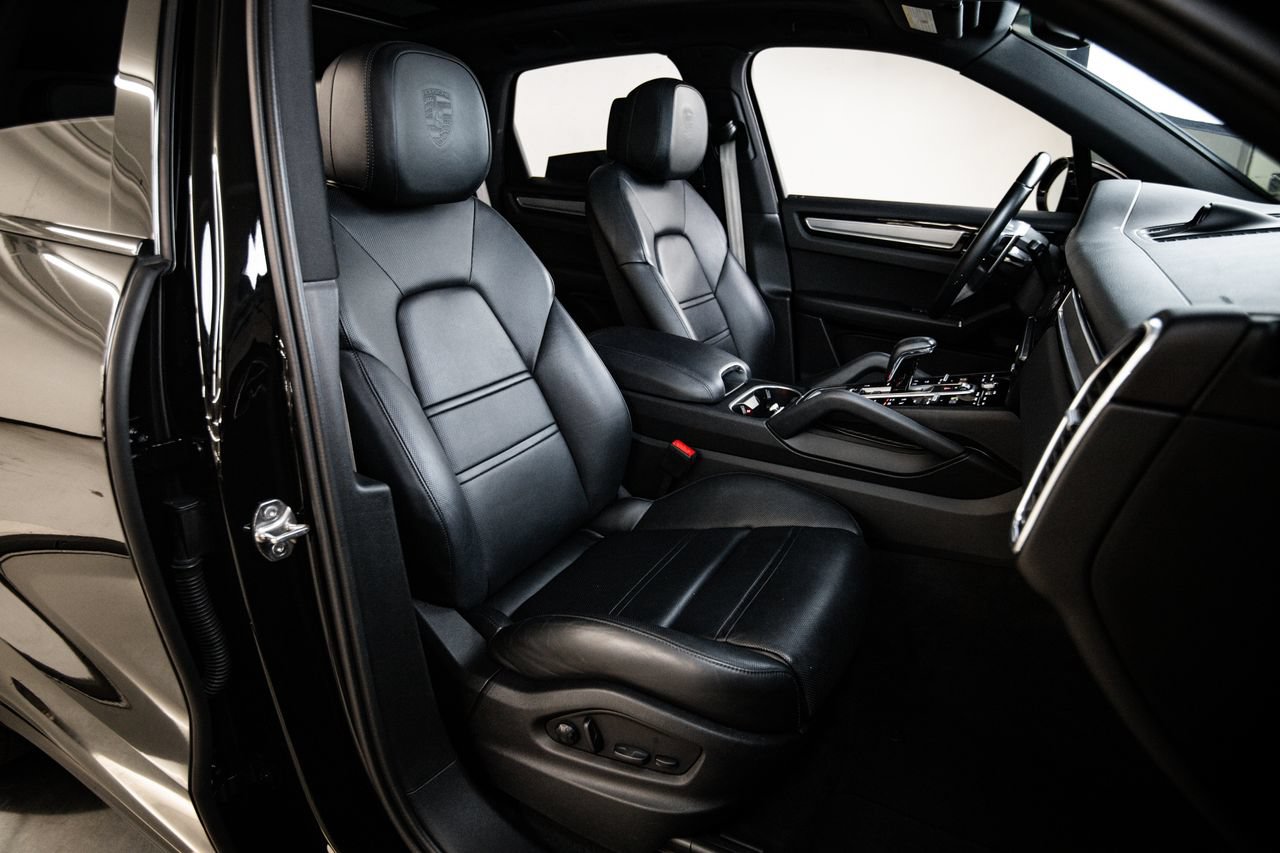 Used 2023 Porsche Cayenne Platinum Edition AWD/4WD image 29