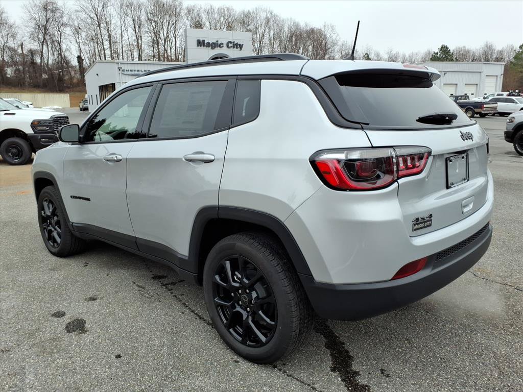 Used 2026 Jeep Compass Latitude AWD/4WD image 6