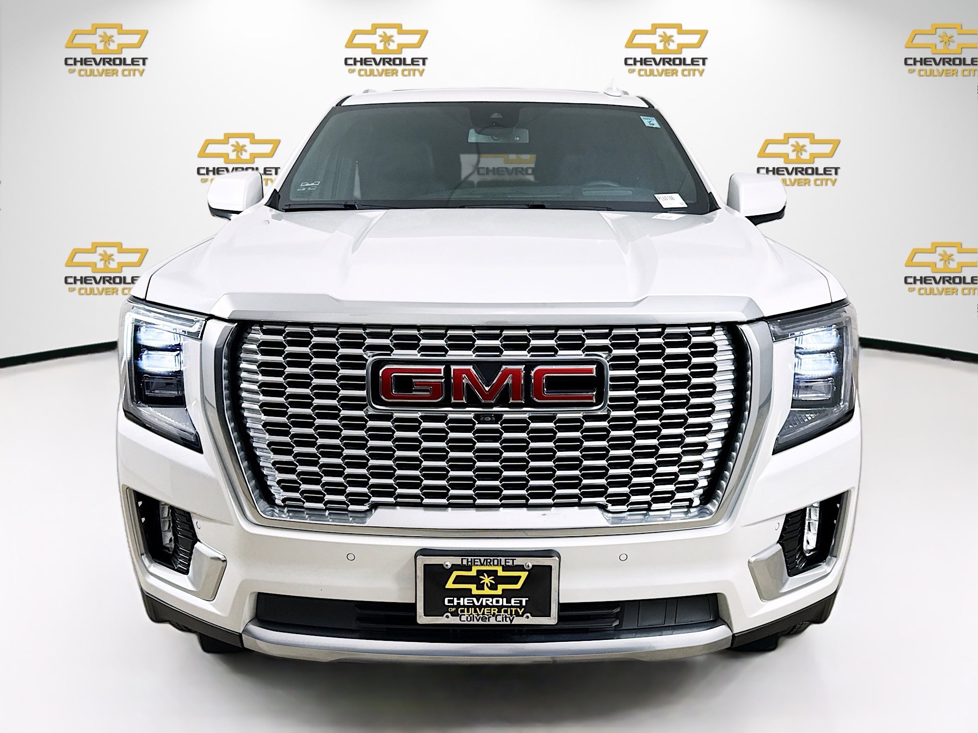 Used 2024 GMC Yukon XL Denali image 2