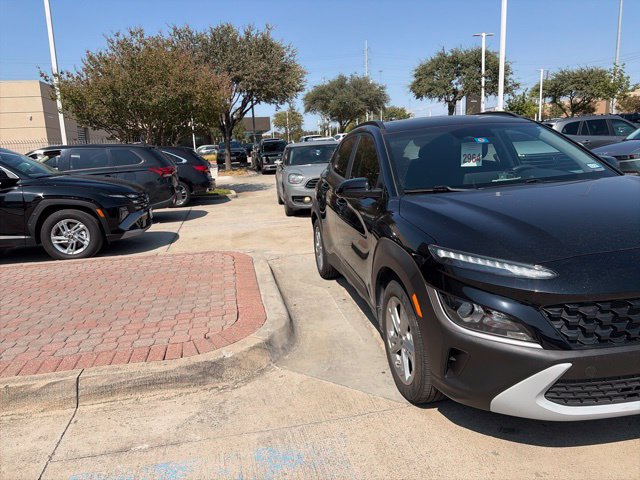 Certified 2023 Hyundai Kona SEL w/ Convenience Package FWD image 3