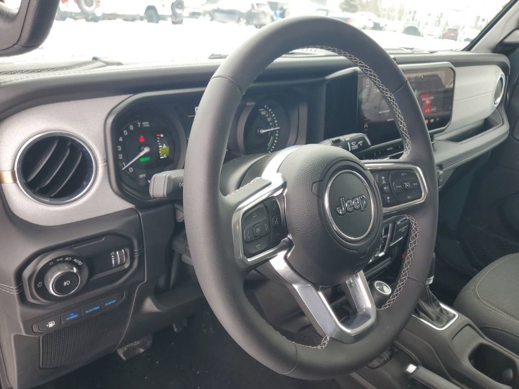 Used 2025 Jeep Wrangler Unlimited Sahara w/ Safety Group image 10
