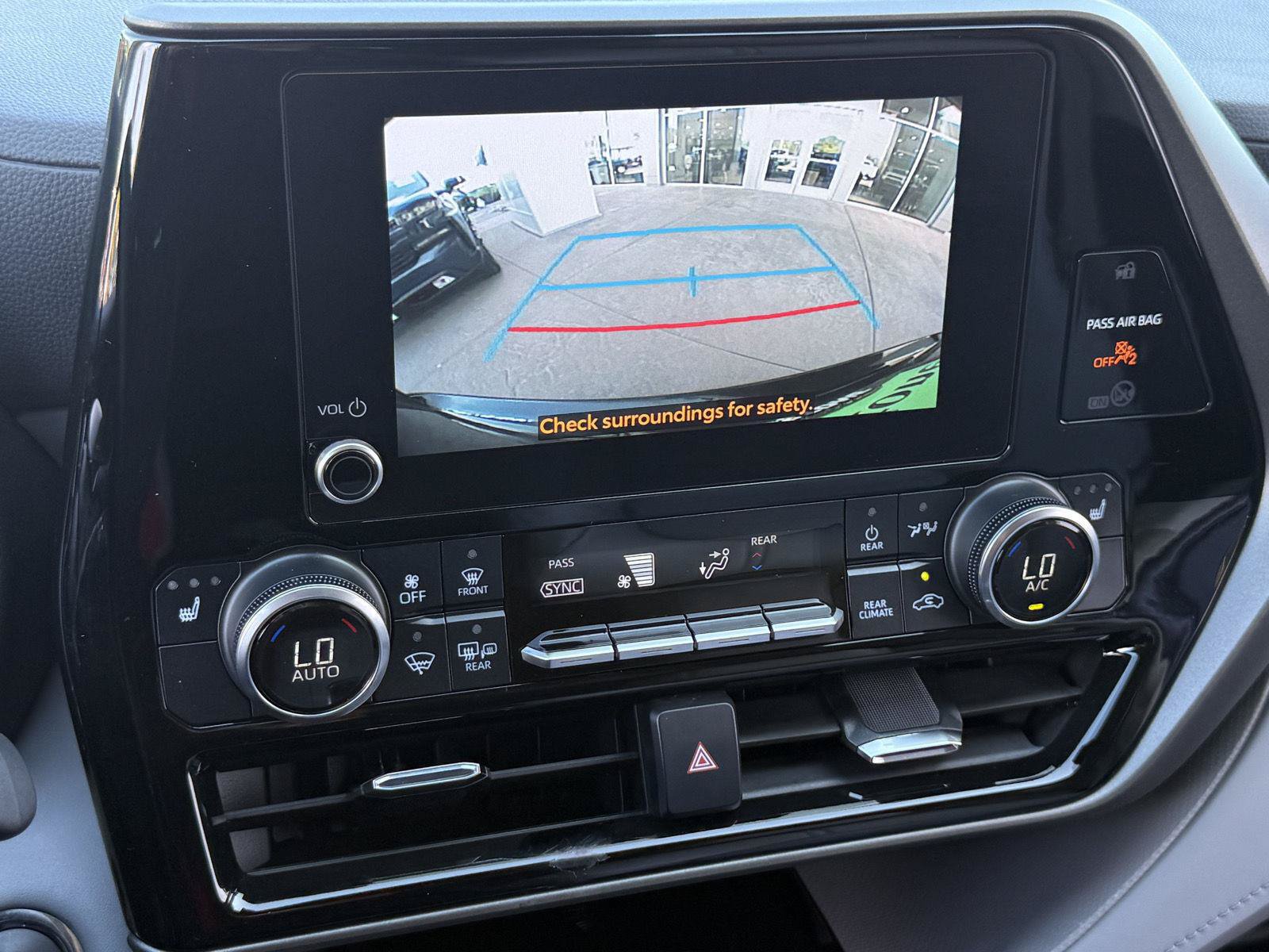 Used 2023 Toyota Highlander XLE AWD/4WD image 32