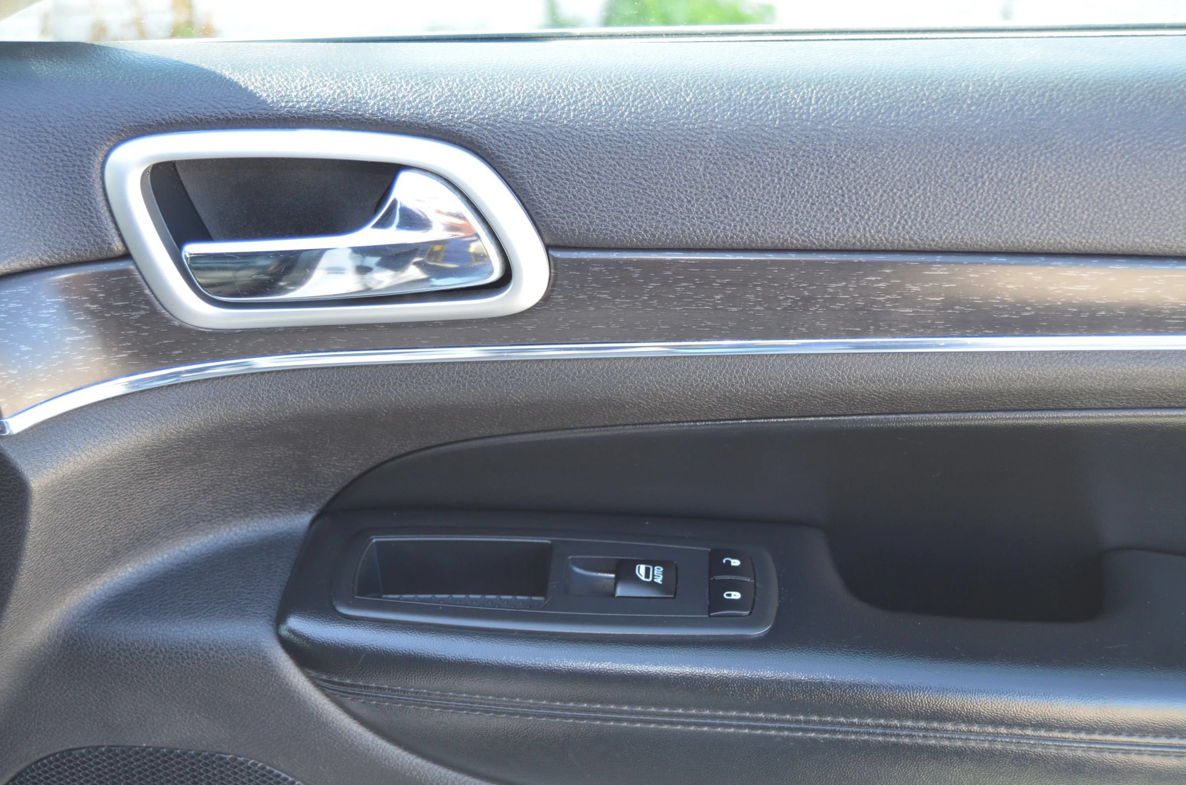 Used 2018 Jeep Grand Cherokee Limited RWD image 14