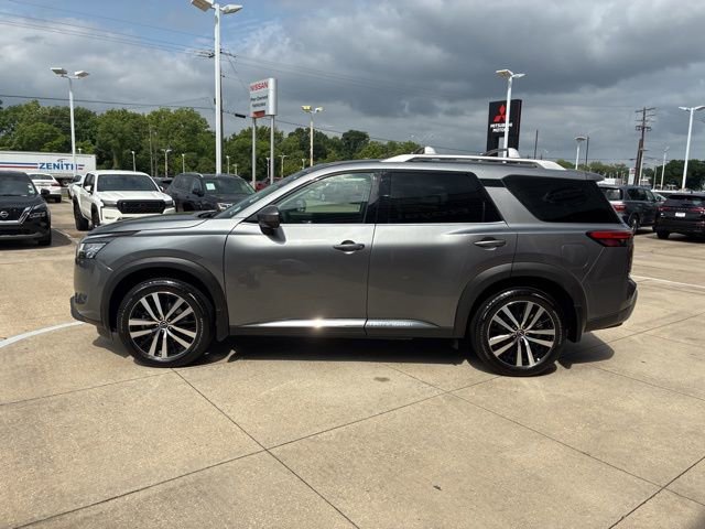 Used 2024 Nissan Pathfinder Platinum FWD image 4