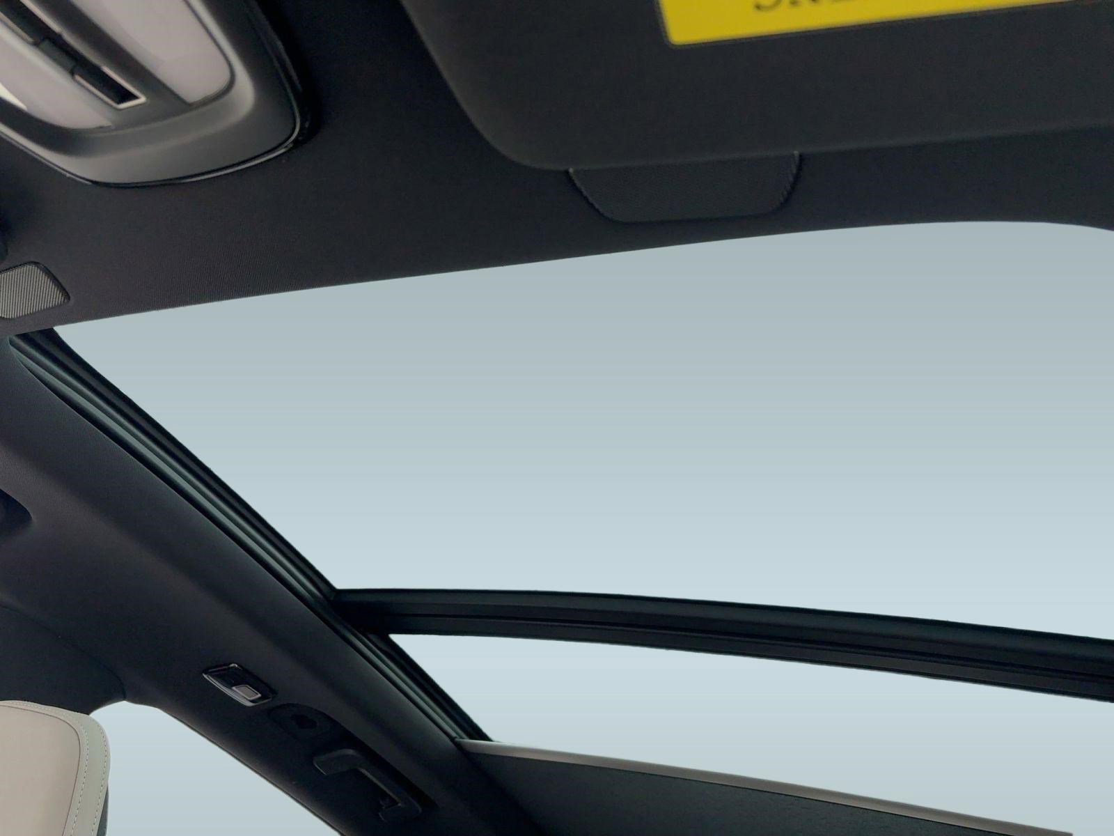 New 2026 Volvo XC90 T8 Plus w/ Protection Package Premier image 16