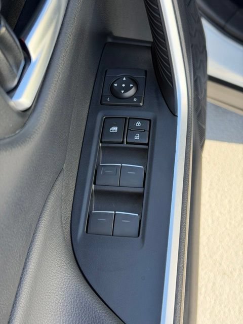 Used 2025 Toyota RAV4 XLE AWD/4WD image 23