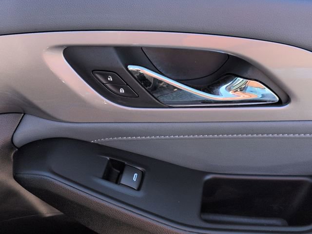 Used 2021 Chevrolet Traverse LT image 36