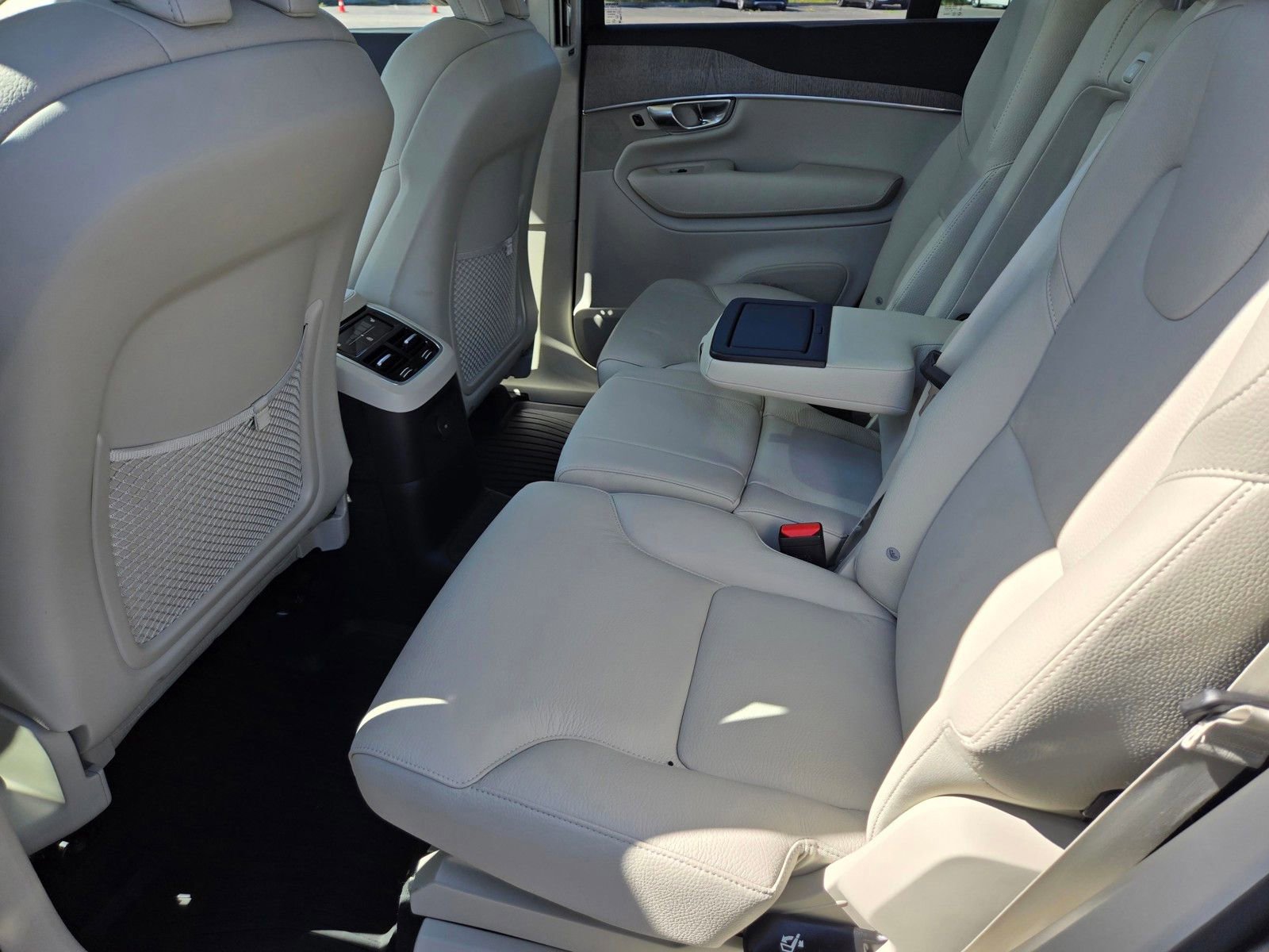 Used 2024 Volvo XC90 T8 Plus w/ Protection Package Premier AWD/4WD image 11