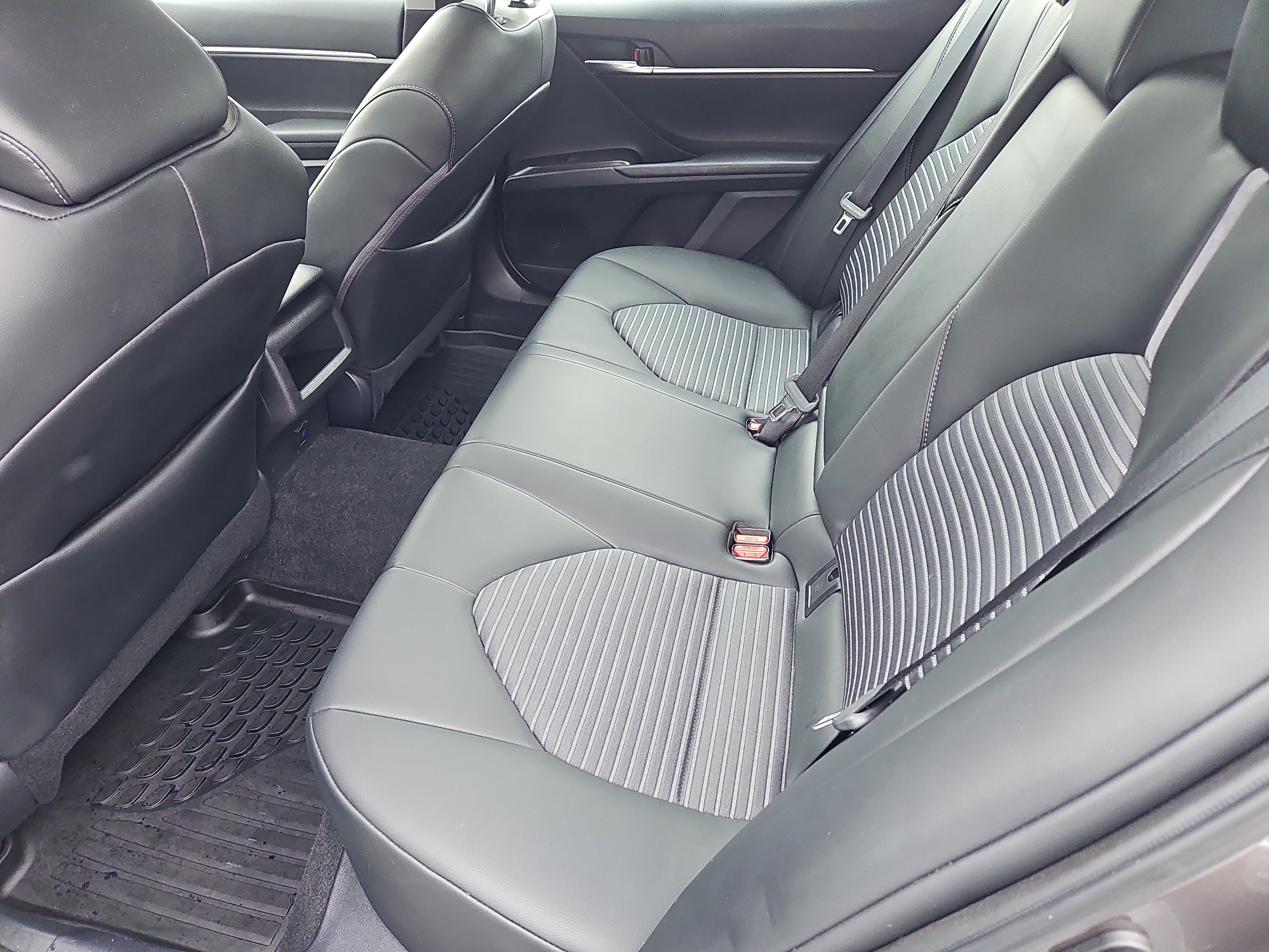 Used 2024 Toyota Camry SE image 27