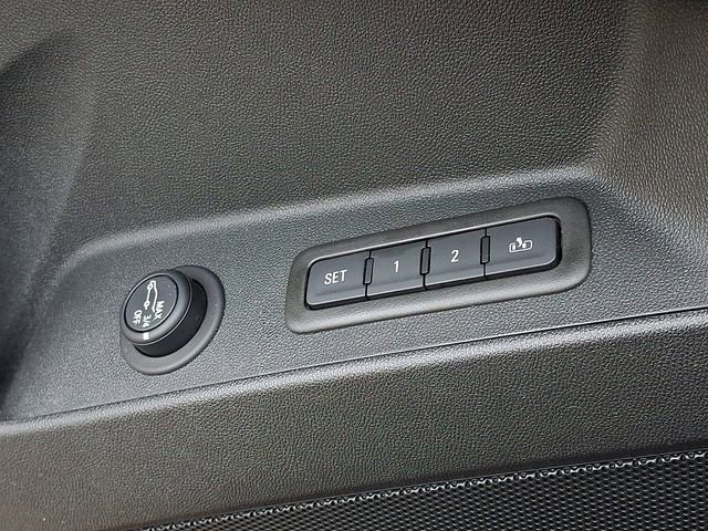 Used 2023 Chevrolet Equinox Premier FWD image 23