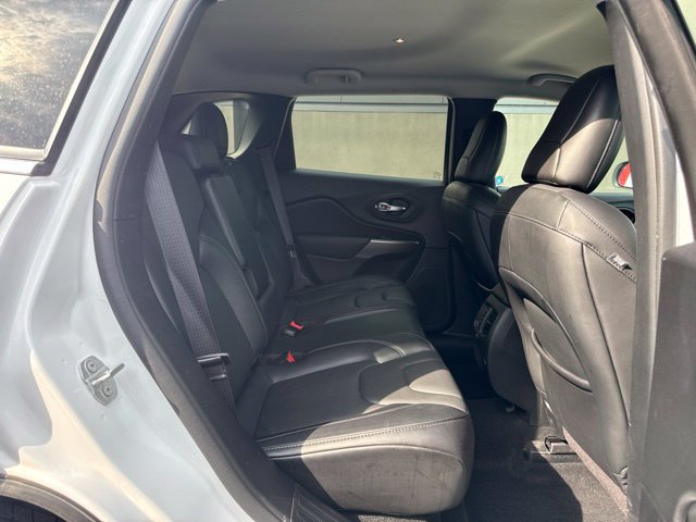 Used 2021 Jeep Cherokee Latitude Lux w/ Mopar Interior Package AWD/4WD image 10