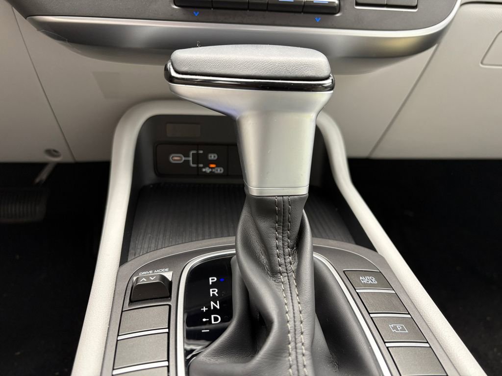 Used 2025 Hyundai Kona SEL FWD image 24