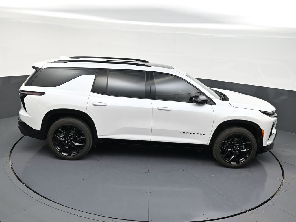 Used 2025 Chevrolet Traverse RS FWD image 18