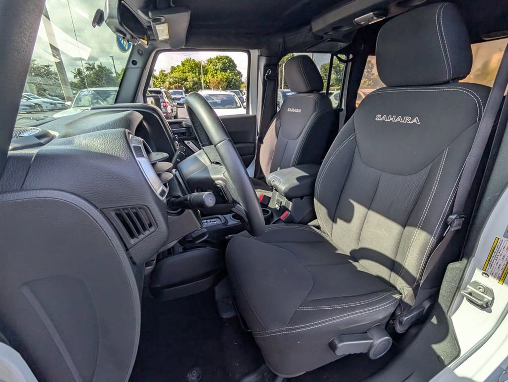 Used 2017 Jeep Wrangler Unlimited Sahara w/ Connectivity Group image 10
