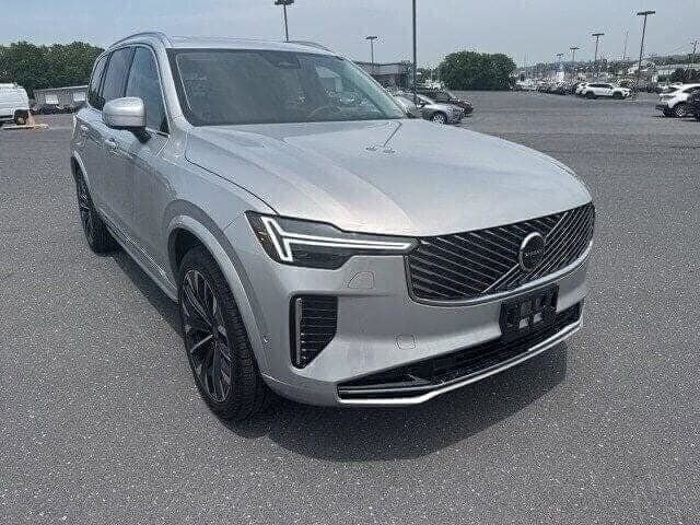 Used 2025 Volvo XC90 B6 Ultra w/ Protection Package Premier image 7