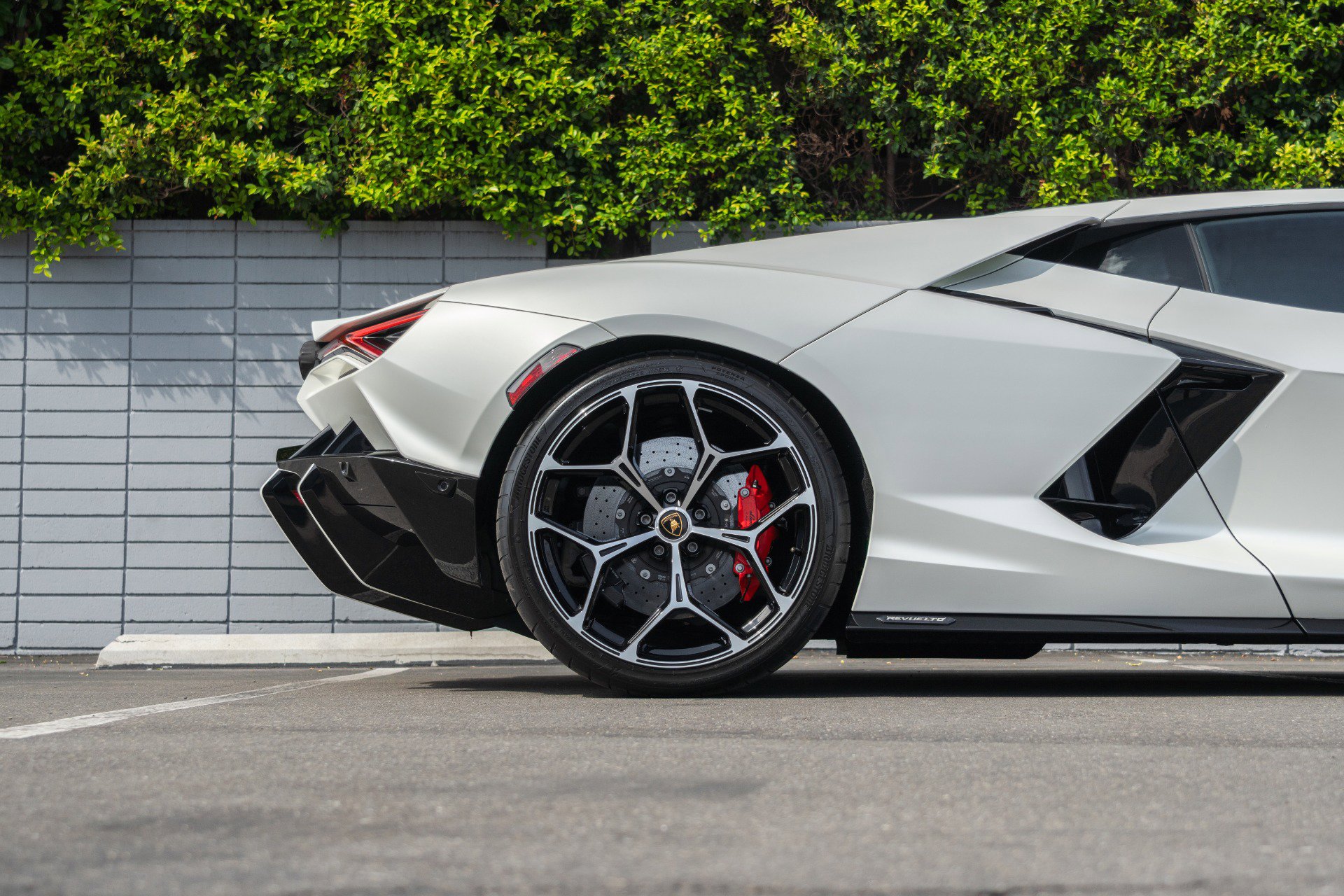 Used 2024 Lamborghini Revuelto image 10