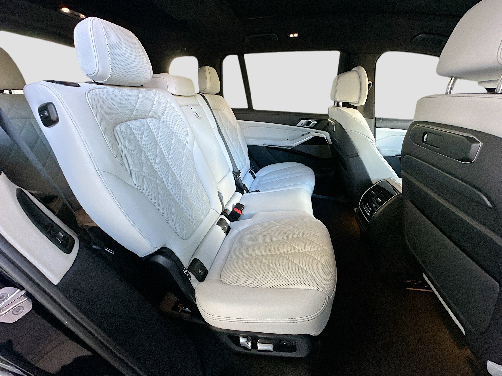 Certified 2023 BMW X7 xDrive40i w/ Executive Package image 29