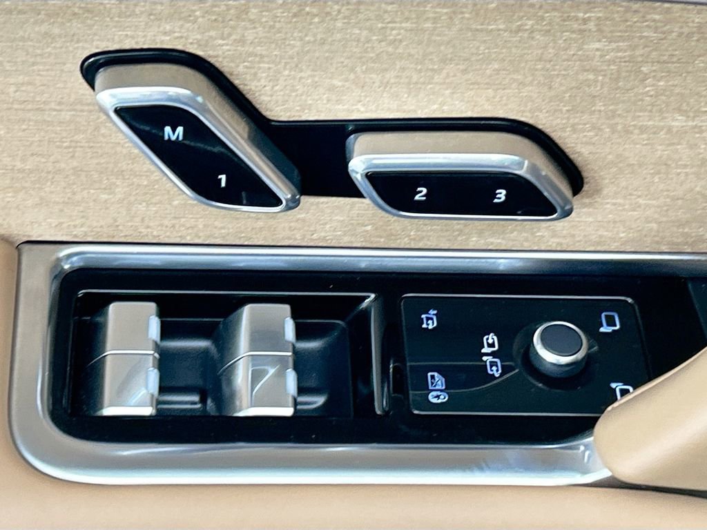 Used 2023 Land Rover Range Rover SV image 22