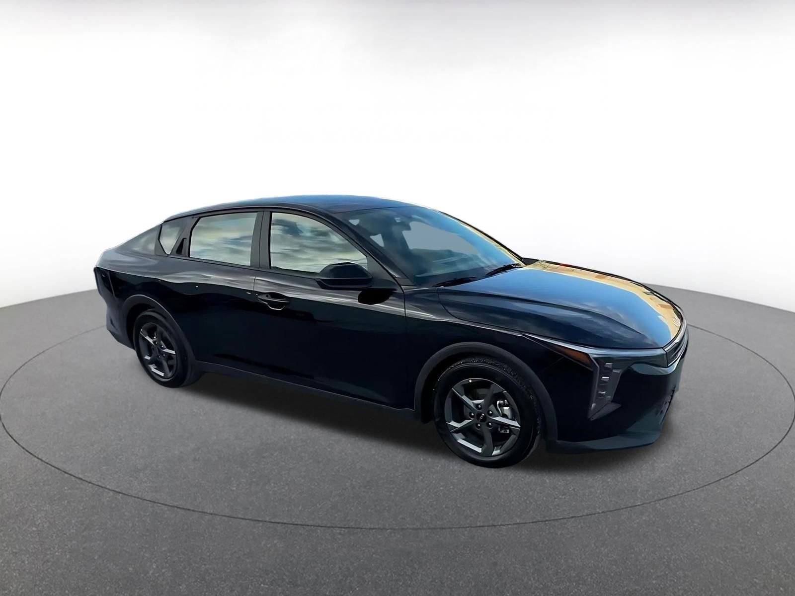 Used 2025 Kia K4 LXS image 2