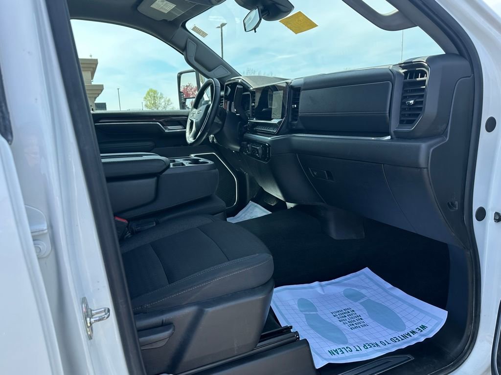 Used 2025 Chevrolet Silverado 2500 LT w/ Convenience Package AWD/4WD image 17