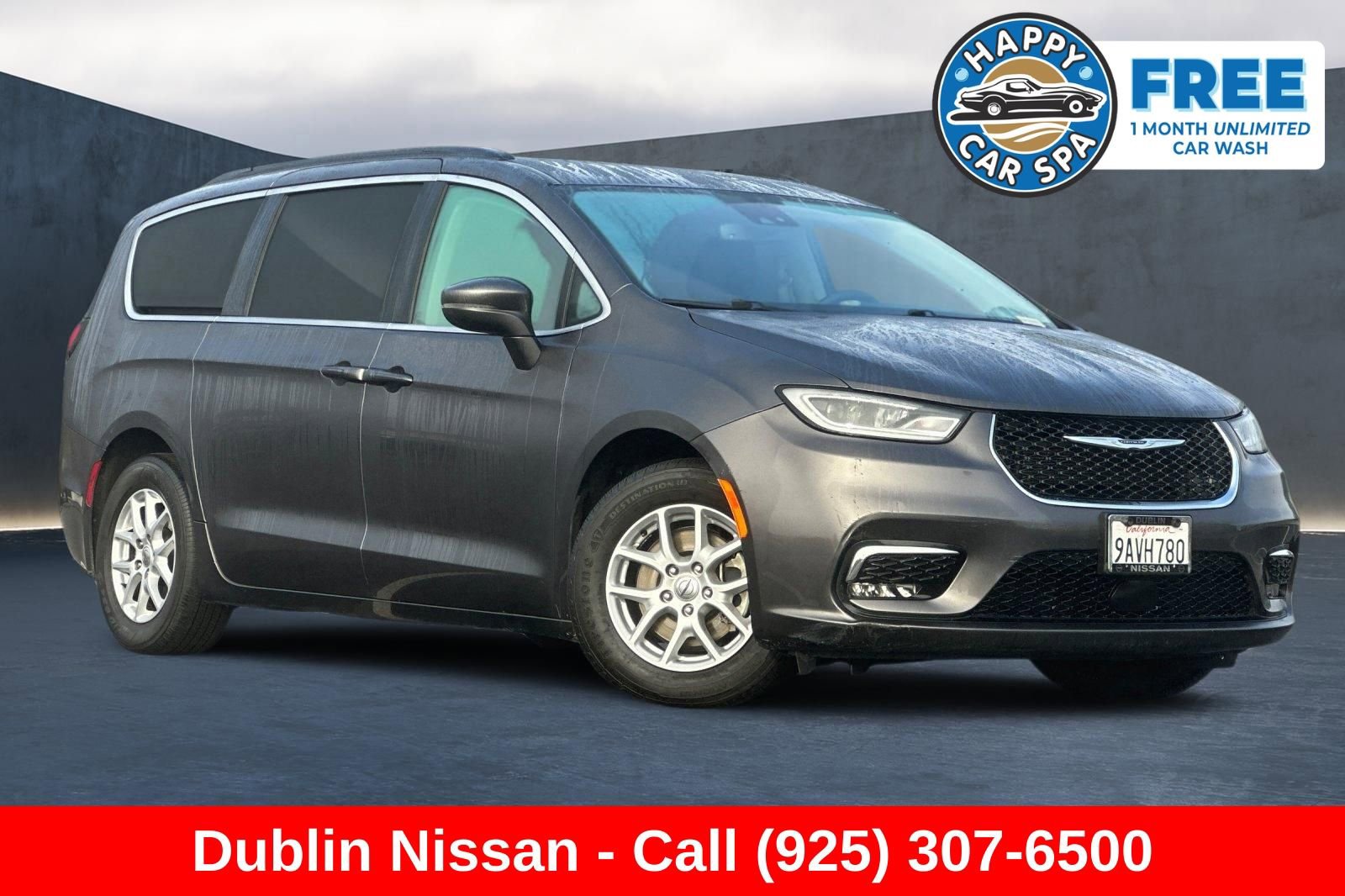 Used 2022 Chrysler Pacifica Touring-L FWD image 1