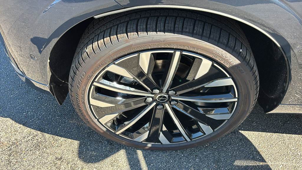 New 2027 Volvo XC60 B5 Ultra AWD/4WD image 32