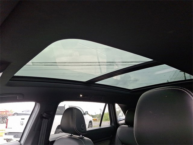 Used 2022 Volkswagen Atlas Cross Sport SEL image 17