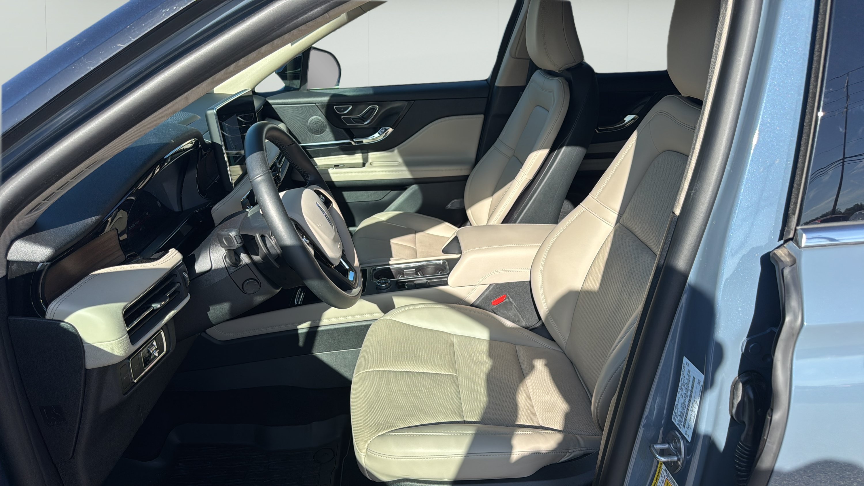 Used 2025 Lincoln Corsair Reserve FWD image 9