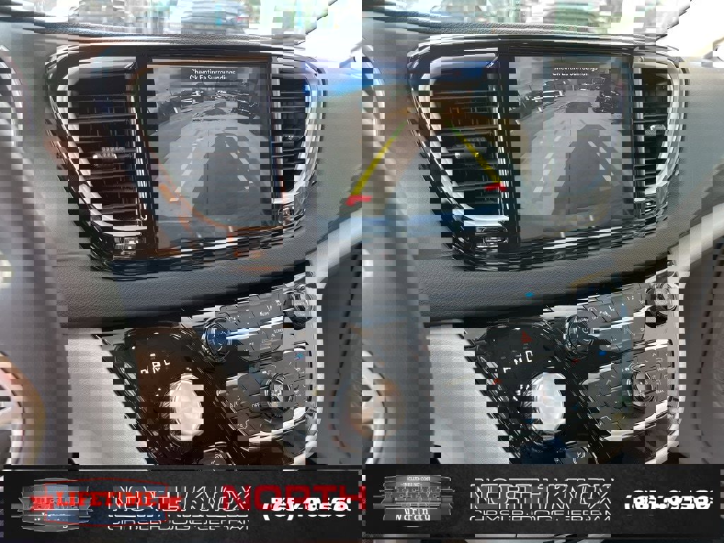 Used 2024 Chrysler Pacifica Touring-L image 10